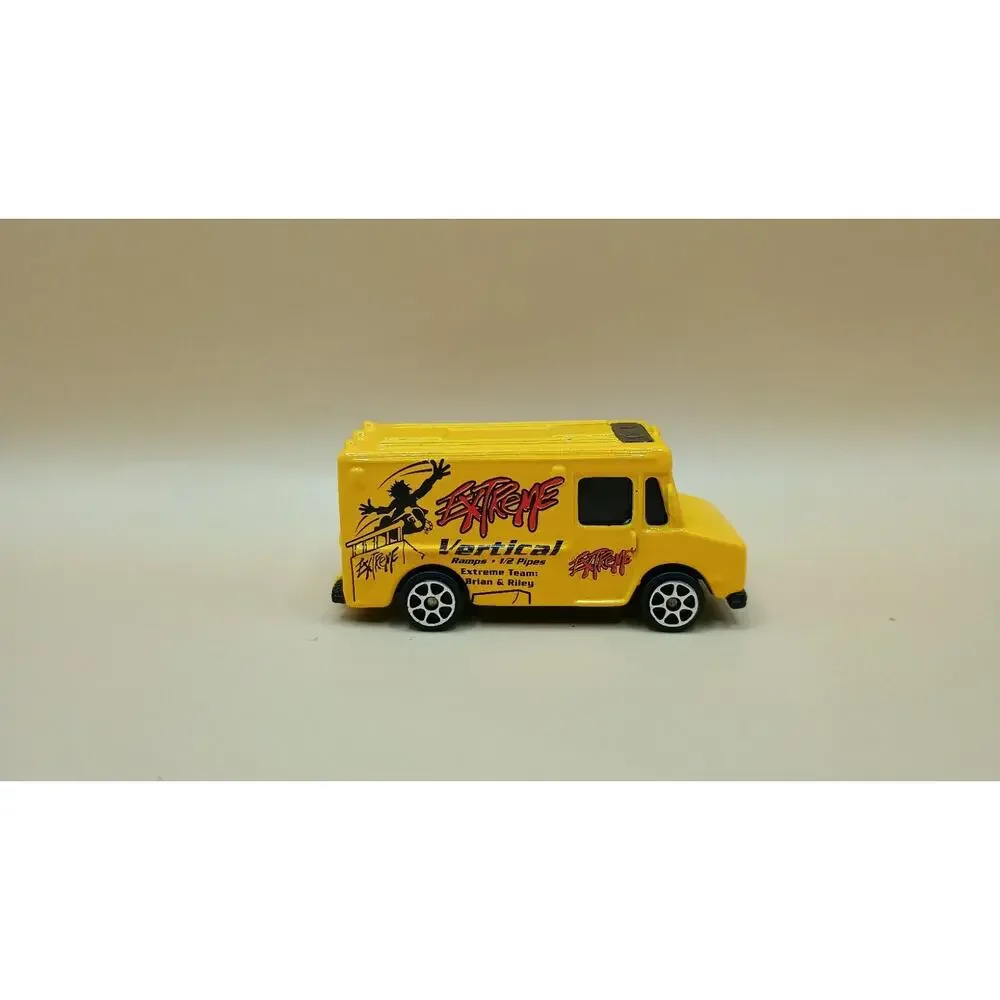 MAISTO 2013 USA ADVENTURE WHEELS EXTREME VERTICAL TRUCK 1/64
